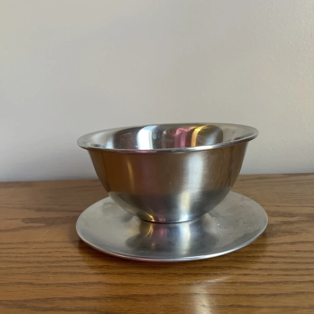 Vintage Oneida 18/8 Stainless Steel Gravy Bowl 5.75in‎ With Attached Drip Plate